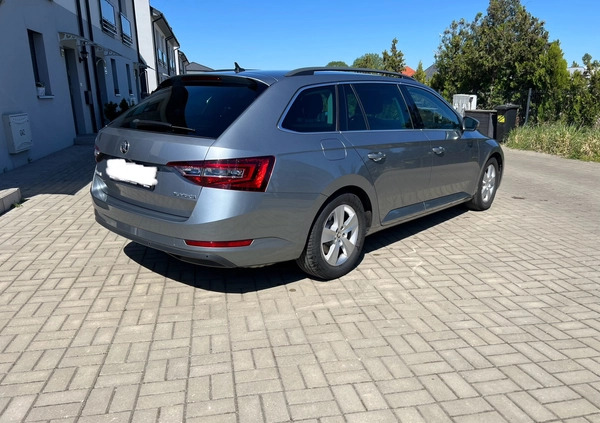 Skoda Superb cena 57900 przebieg: 177900, rok produkcji 2018 z Szczecin małe 37